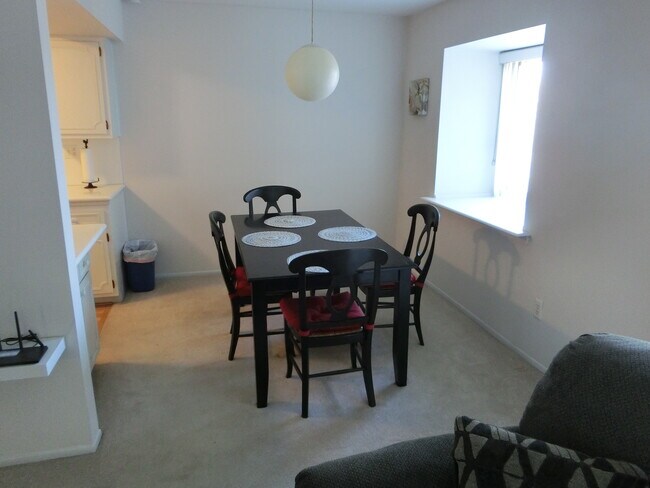 Dining Area - 430 Riviera Dr