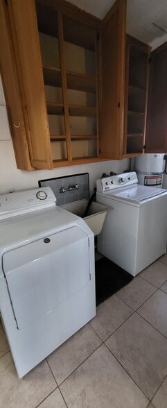 Laundry Room - 8633 Hervey St