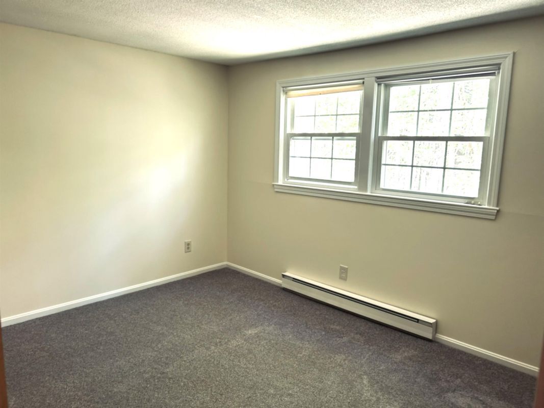 Building Photo - 15 Deerwood Dr