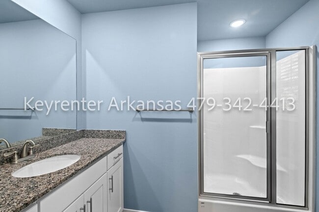 Building Photo - Beautiful 2 Bed, 3 Bath Home Just Off Weddington!