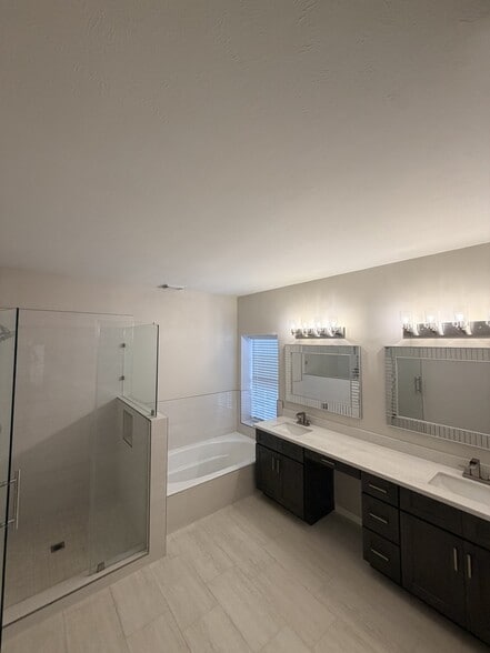 Building Photo - 2201 Summer Reef Dr