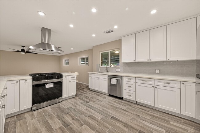 Building Photo - 11206 Huggins Dr