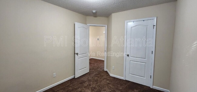 Building Photo - 6864 Mountain Cir