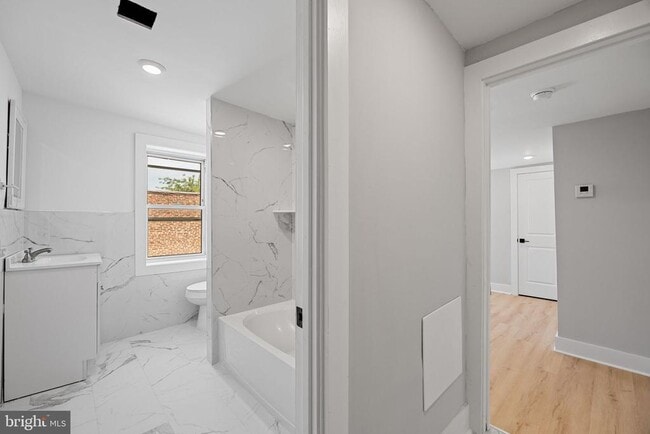 Building Photo - 1309 Marlborough St