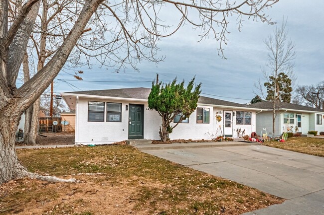 Building Photo - 1423 Anita St