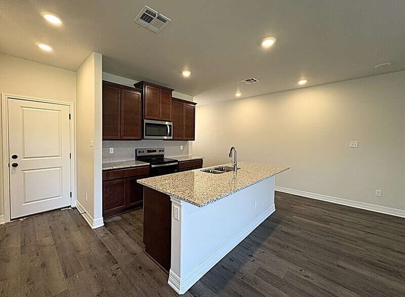 Building Photo - 1166 Lindsey Dr