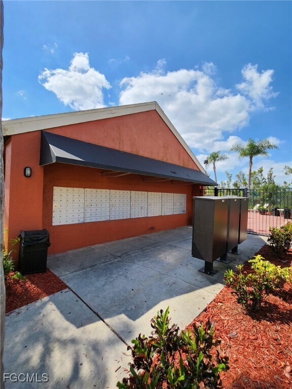 Building Photo - 2845 Winkler Ave