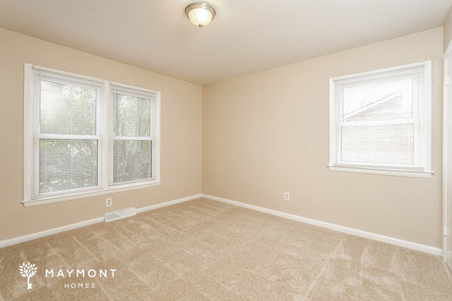 Building Photo - 355 Parkwood Ave