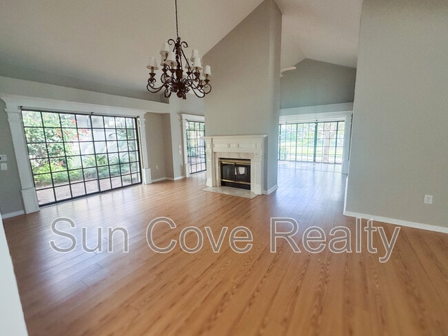 Building Photo - 4494 Ascot Cir N