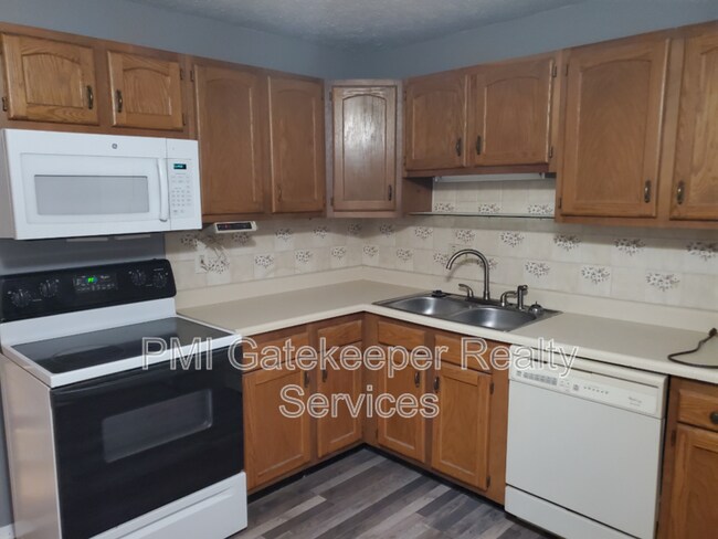 Building Photo - 7226 Creekview Dr