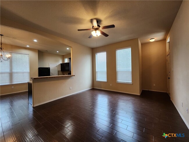 Building Photo - 501 Creekside Cir