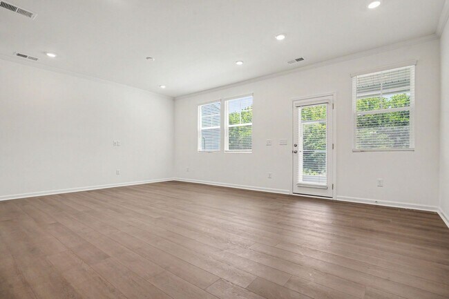 Building Photo - Brand-New Townhome Living in Raleigh!
