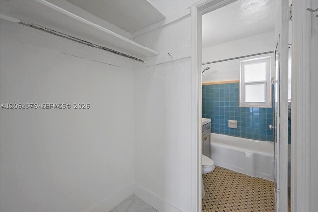 Building Photo - 550 NE 82nd St
