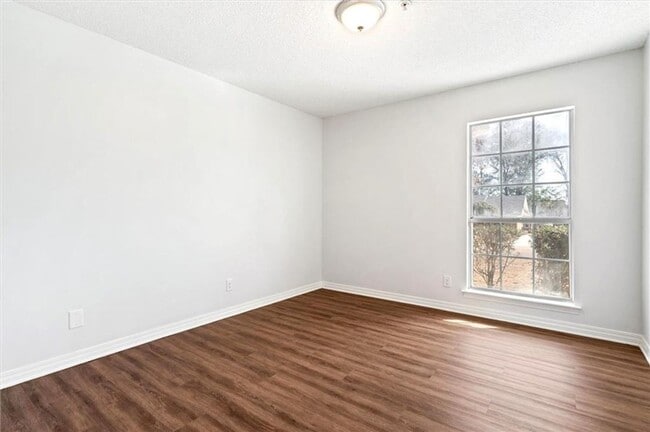 Building Photo - 1240 Lynchburg Ct