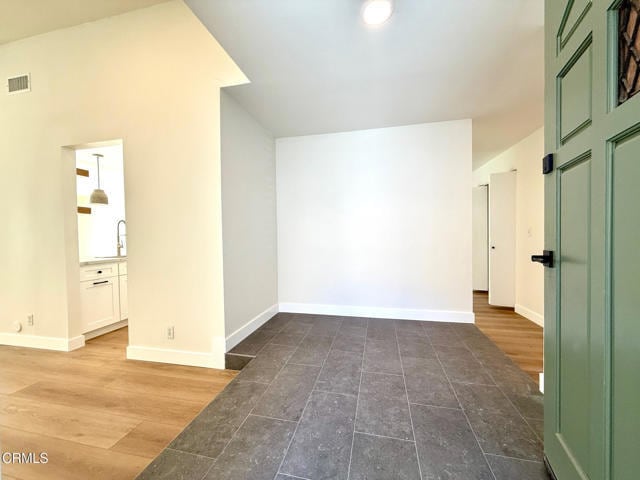 Building Photo - 532 Village Rd