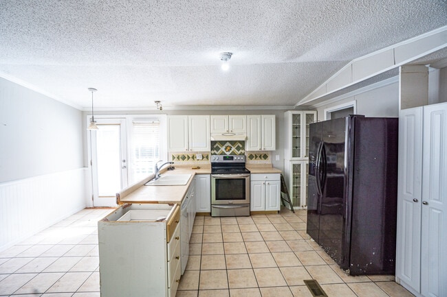 Building Photo - 3804 Denman Dr