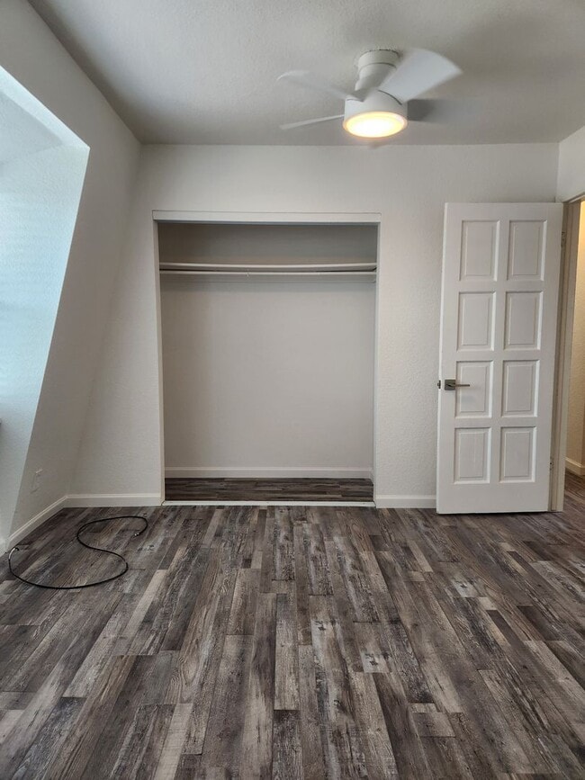 Building Photo - Completely remodeled! Fresh unit!