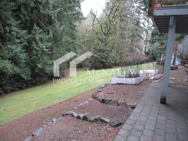Building Photo - Spacious 3 Bedroom, 2.75 Bathroom Condo in Gig Harbor