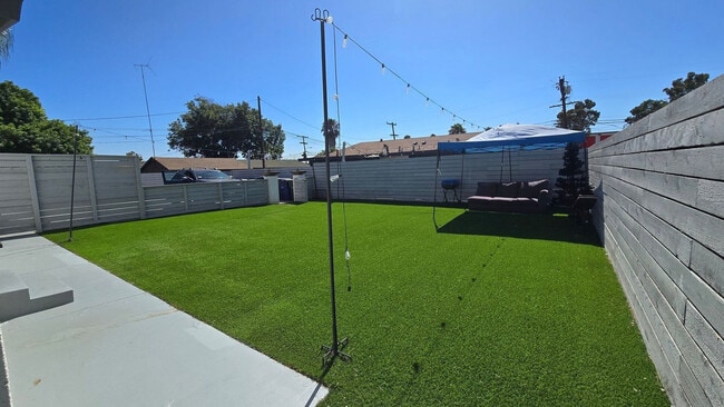 Building Photo - 1059 Gillespie Dr