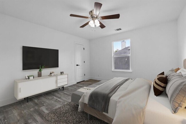 Building Photo - 10909 River Plantation Dr