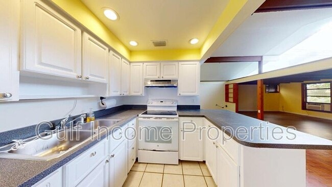 Building Photo - 3202 21st Ave W