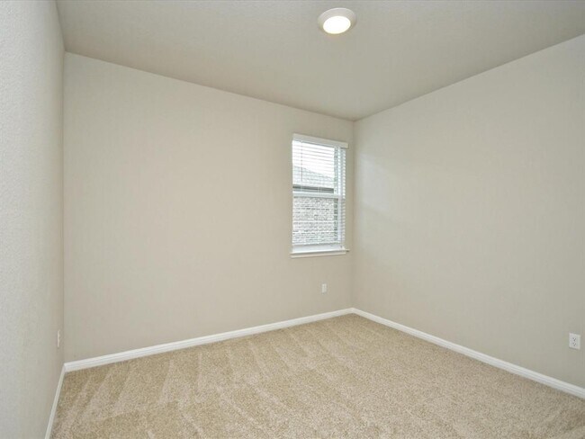 Building Photo - 413 Rainmaker Ln