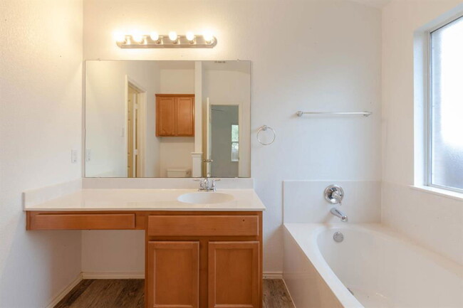 Building Photo - 906 Aiken Dr