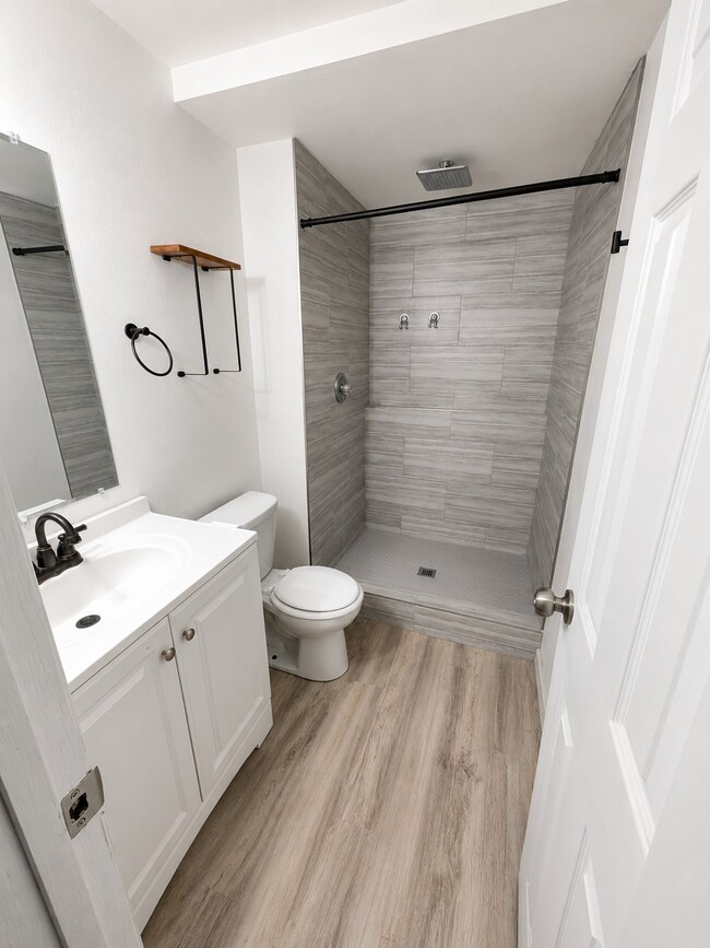 Building Photo - 4621 Gatewood Dr