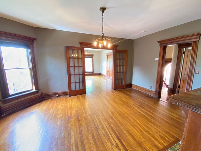 Building Photo - King Ave 59-61 CR