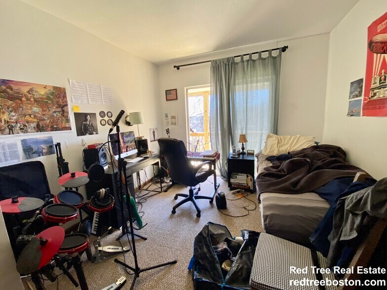 Building Photo - 88 Sheridan St