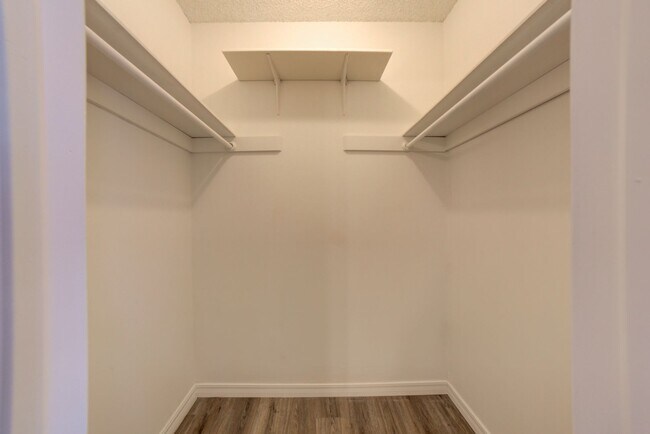 Building Photo - Newly renovated 3 bed / 2 Bath in Tulsa! Available Mid June!