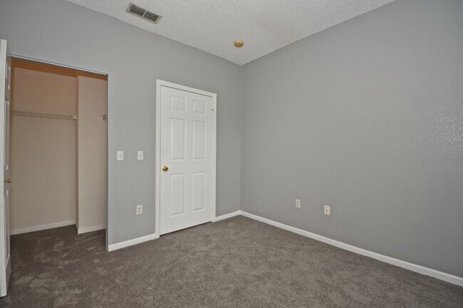 Building Photo - Sanford Condo