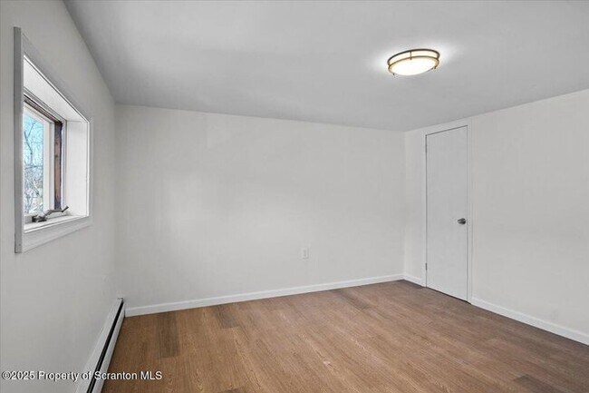 Building Photo - 134 Lampman St