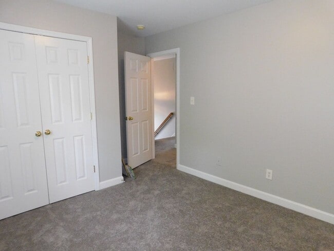 Building Photo - 3 bedroom 2.5 bath single family home