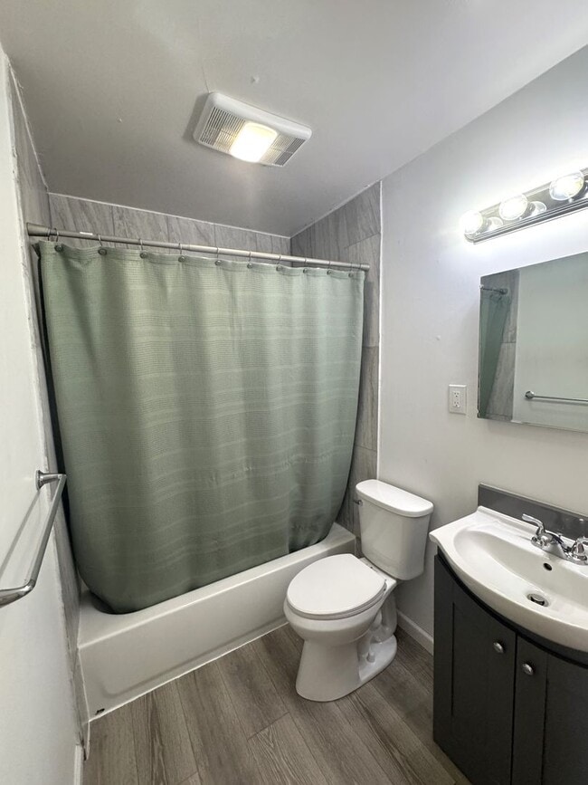 Building Photo - Fantastic 3 Bedroom Home in Charlotte Park/West Nashville!