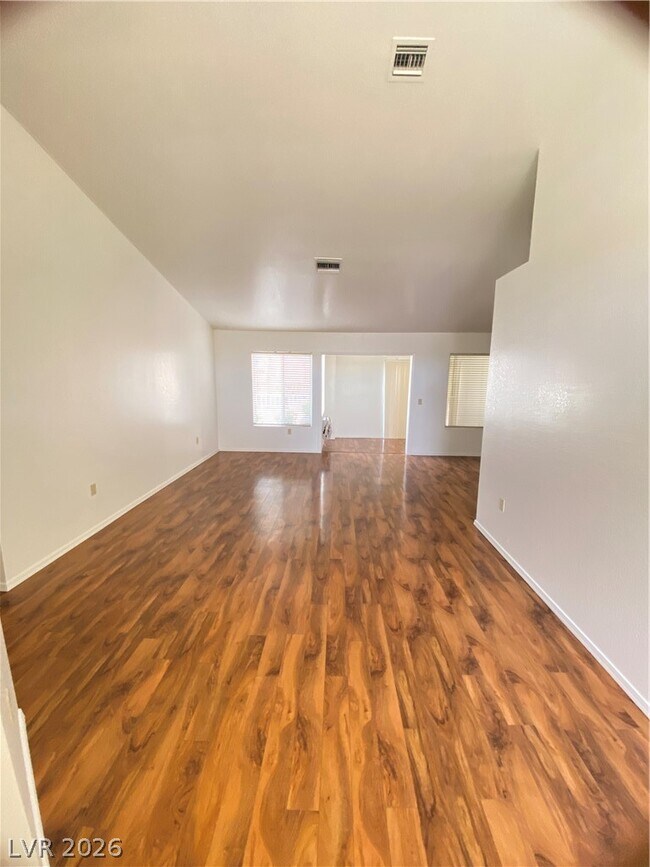 Building Photo - 9012 Starmount Dr