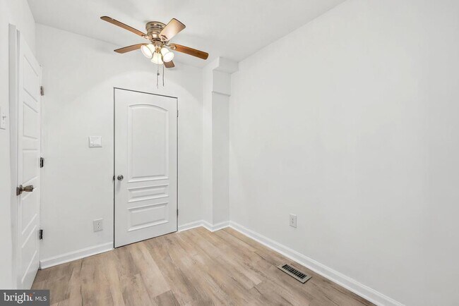 Building Photo - 1506 S Bambrey St