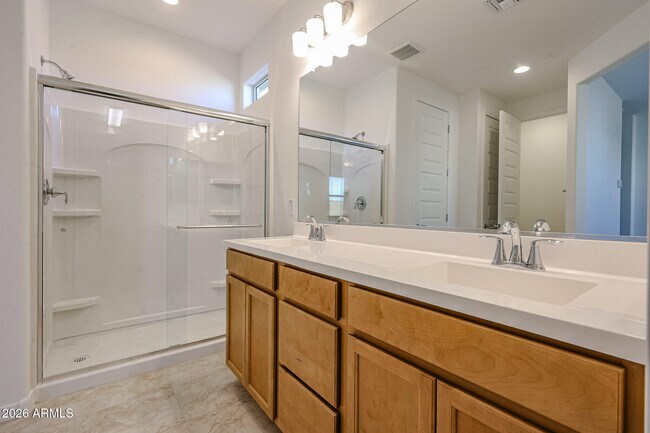 Building Photo - 8714 W Pasadena Ave