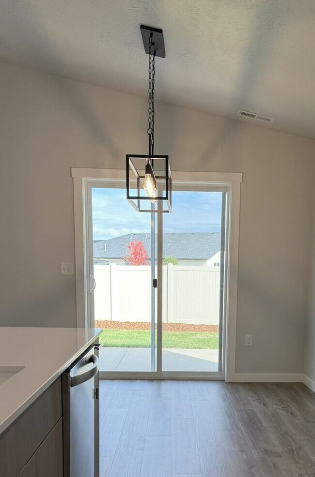 Building Photo - Brand new 3 bed 2 bath home with bonus roo...