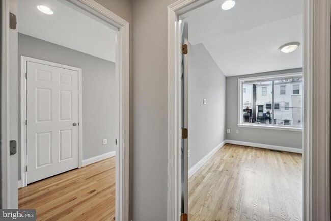 Building Photo - 428 Emerson St NW