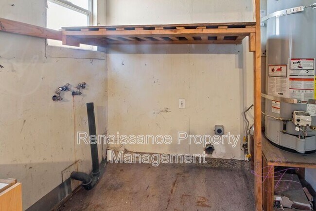 Building Photo - 1026 Windeler Ave