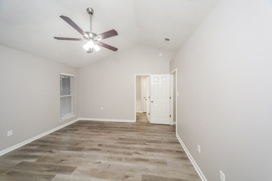 Building Photo - 1679 Central Trails Dr