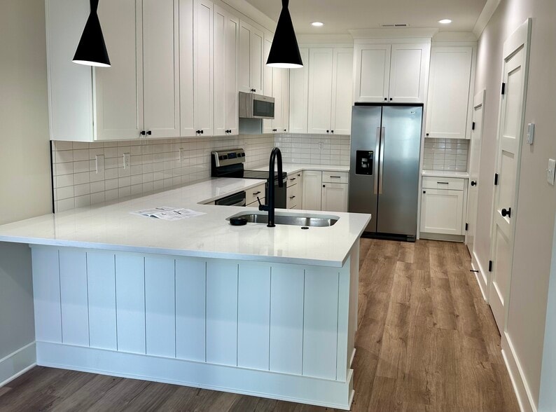 Kitchen with brand new appliances - 16 Walnut St NE