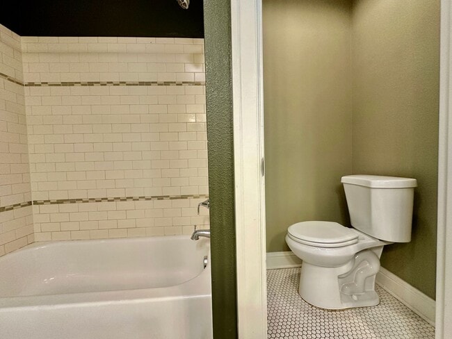 Building Photo - Remodeled Piedmont 3 Bedroom Home with Har...