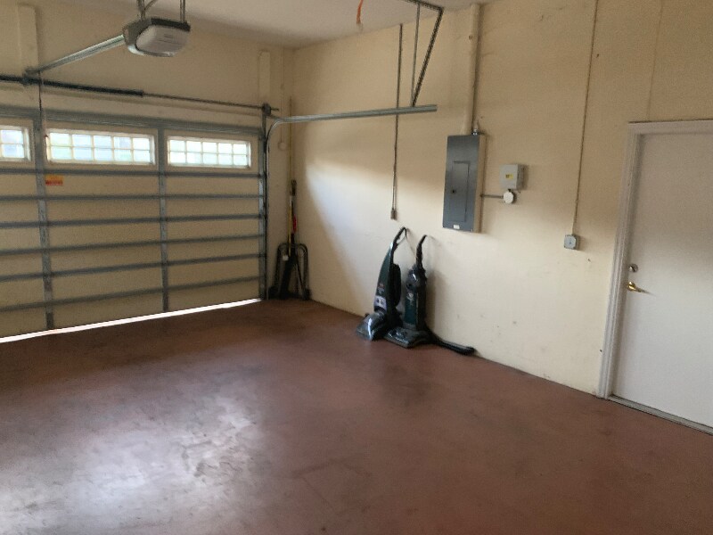 Building Photo - 205 Lake Region Blvd S