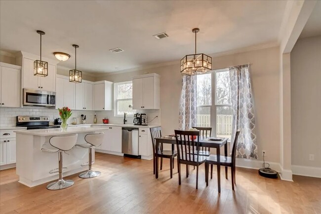 Building Photo - 4439 Raleigh Dr