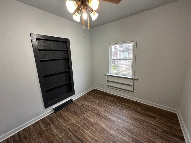 Building Photo - 939 Cunningham-