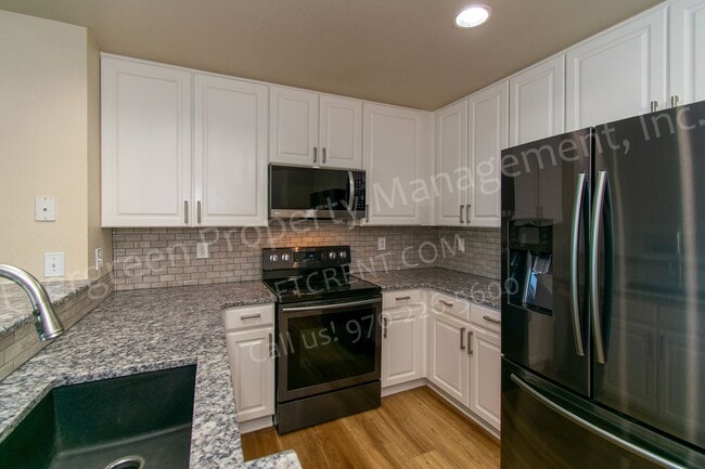 Building Photo - 5225 White Willow Dr