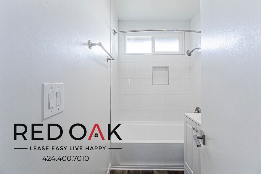 Building Photo - 901 Centinela Ave