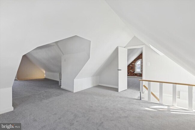 Building Photo - 371 W Main St